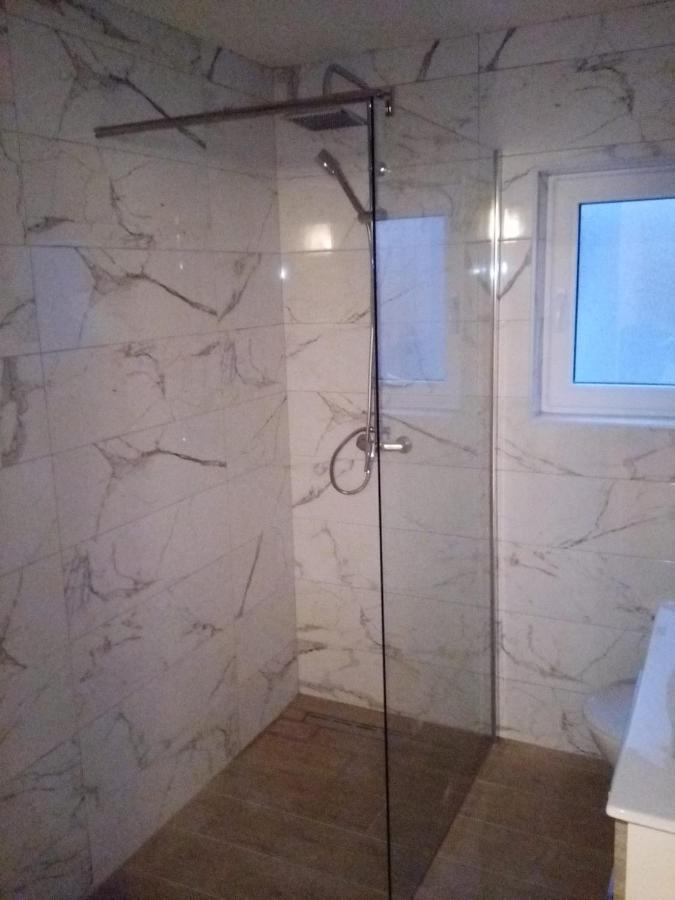 Apartmani Mira Vir Exteriér fotografie