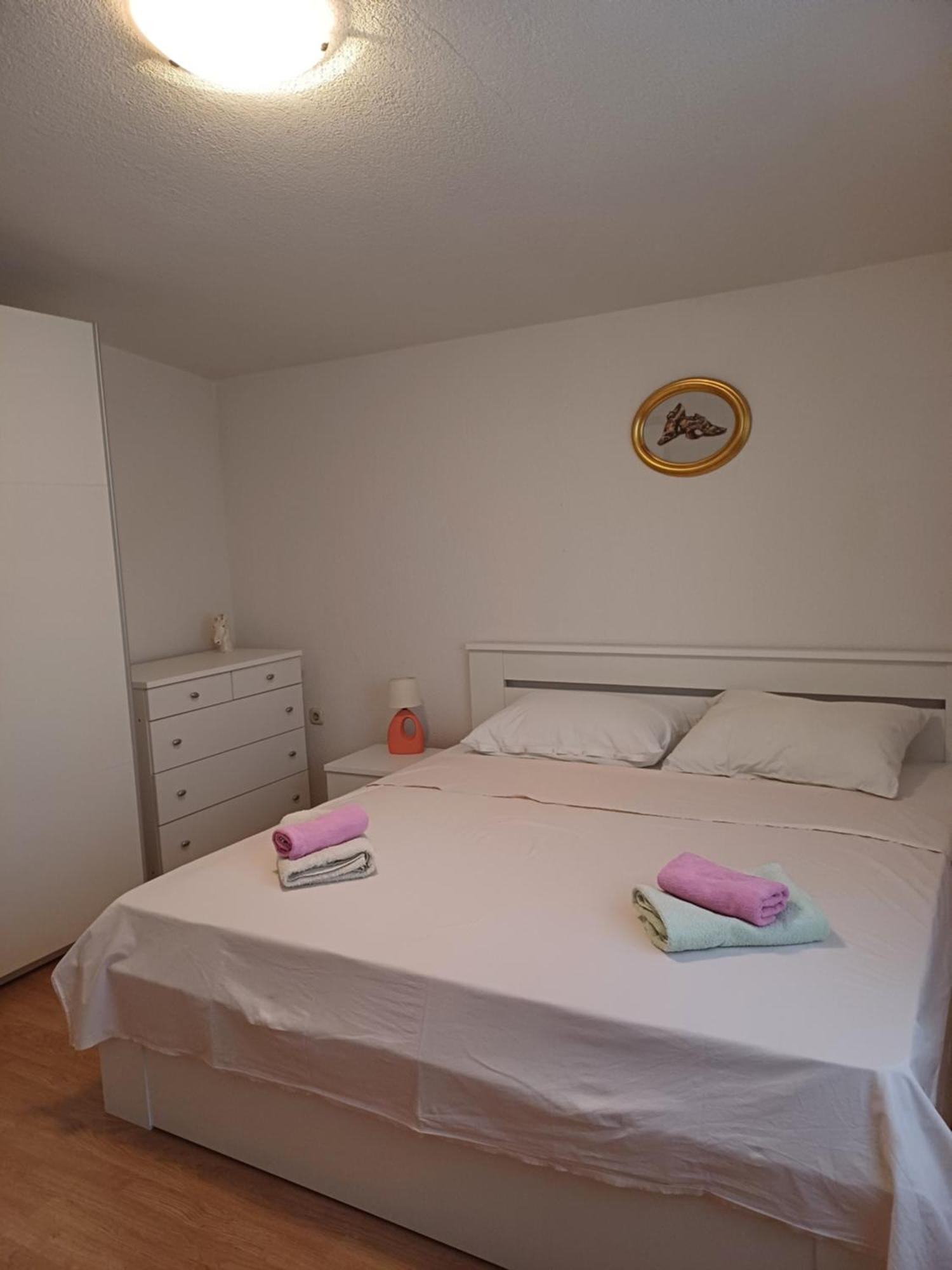 Apartmani Mira Vir Exteriér fotografie