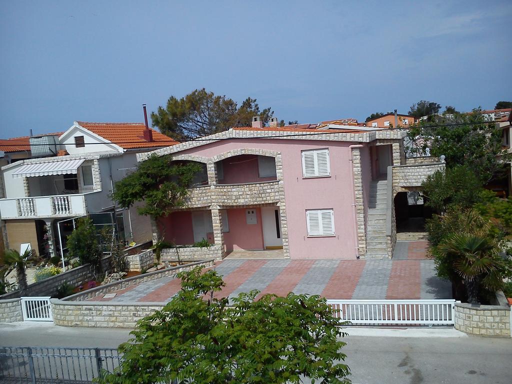 Apartmani Mira Vir Exteriér fotografie