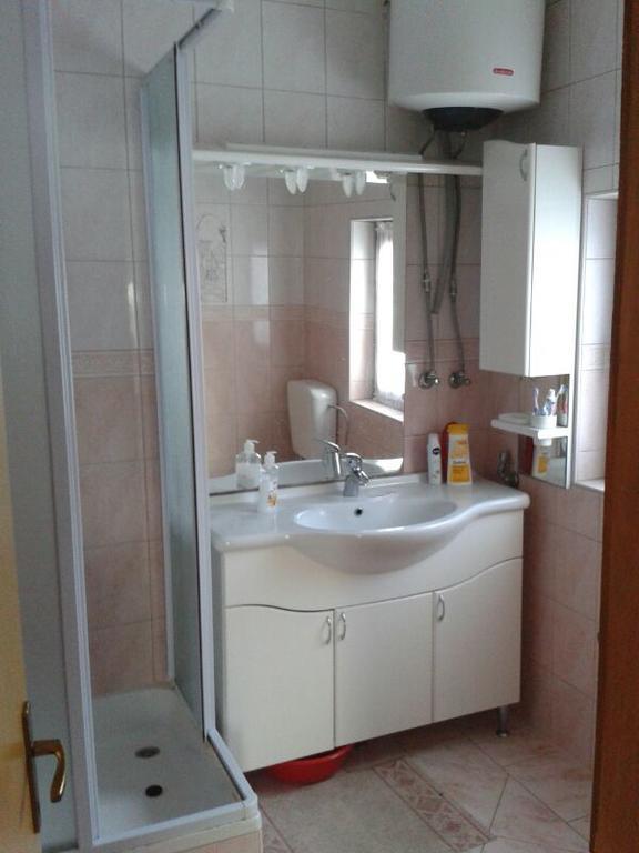 Apartmani Mira Vir Exteriér fotografie