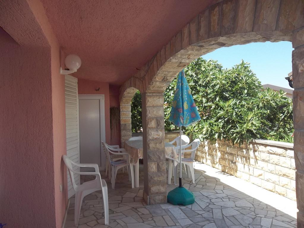Apartmani Mira Vir Exteriér fotografie